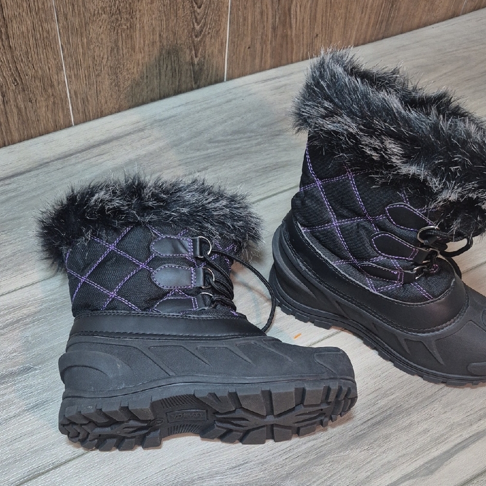 Itasca Kids Snow Boots with Black and Purple Accents